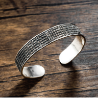 Bracciale a forma di C della Grande Compassione in argento sterling 925 prodotto da HUNGKUANG